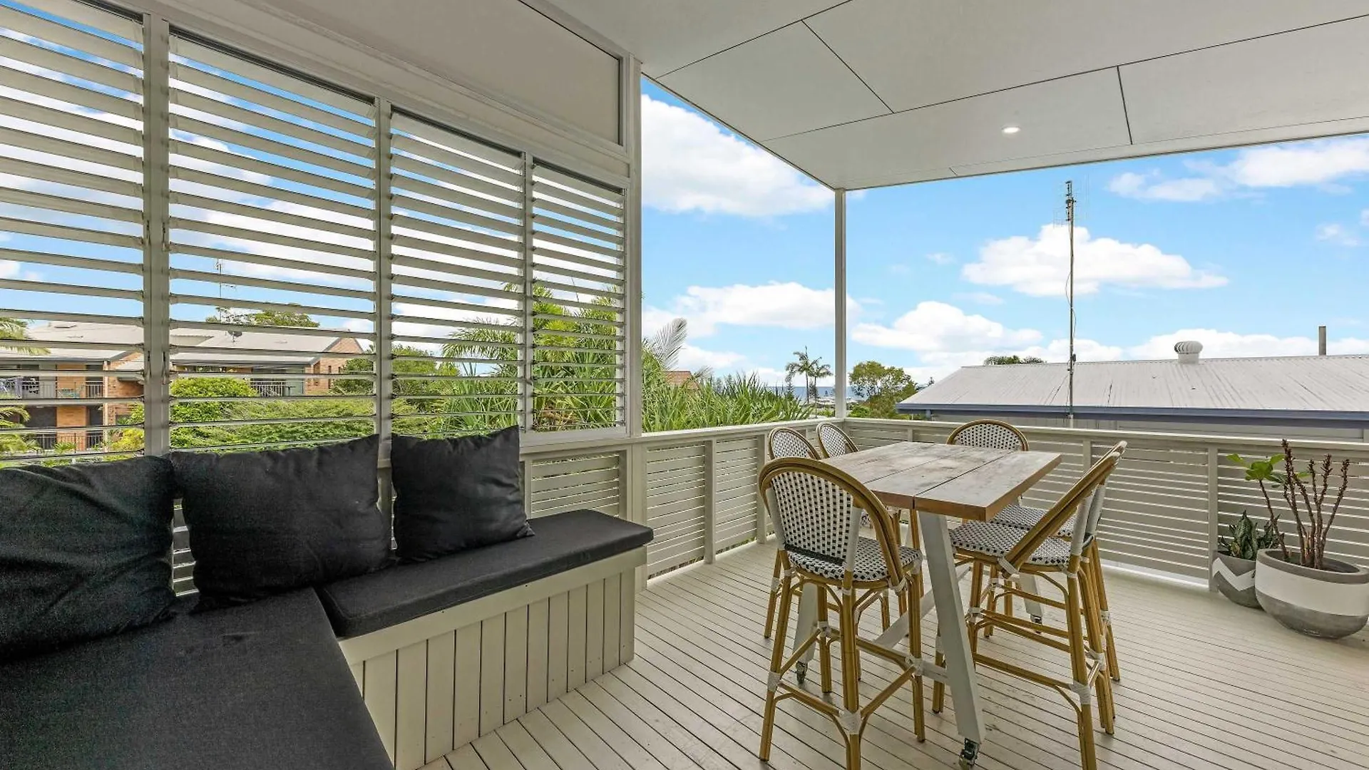 Stunning Alex Heads Beach House - Pet Friendly Alexandra Headland 0*,  Australia