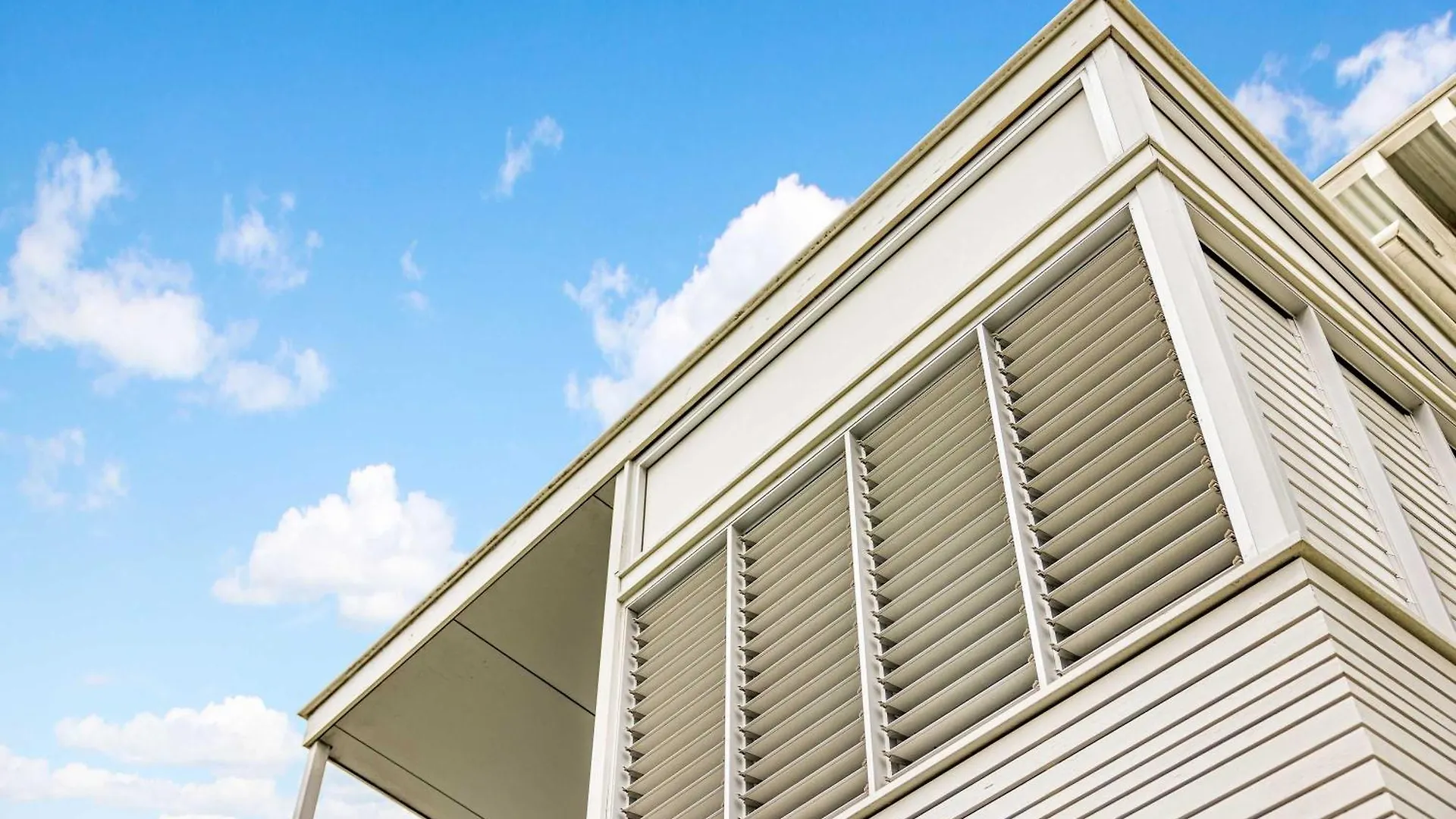 Stunning Alex Heads Beach House - Pet Friendly Alexandra Headland Holiday home